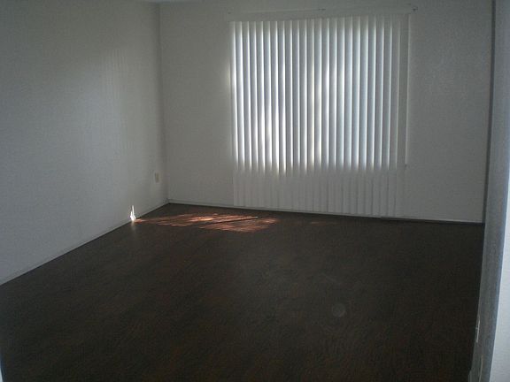 2nd image of 1839 Peachtree Ln APT 1