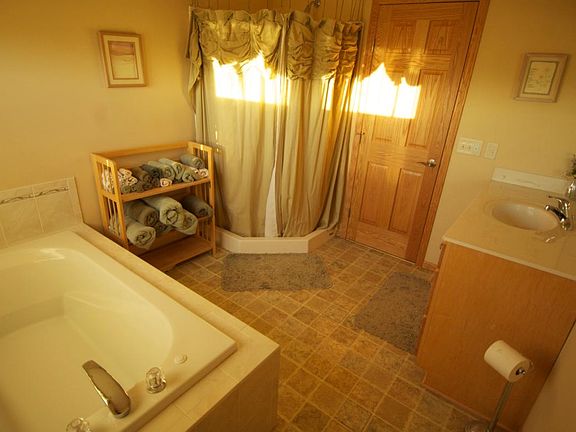 Luxurious Jetted tub