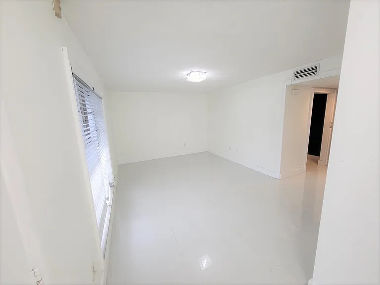 17160 SW 94th Ave — Photo 4