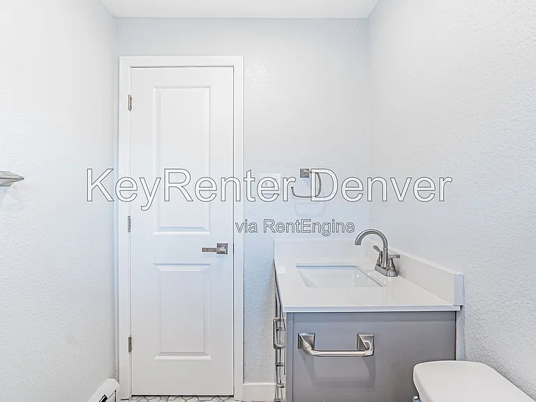 2356 S Linden Ct #B — Photo 4
