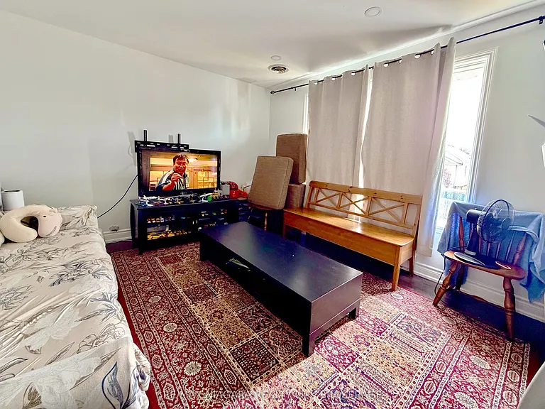 6475 Taylor St #UPPER — Photo 2