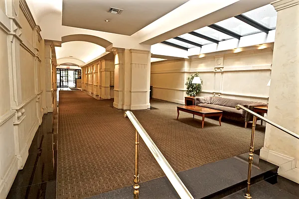 Rented by Bizzarro Agency | media 30