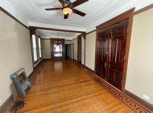930 W Roscoe St, Chicago, IL 60657