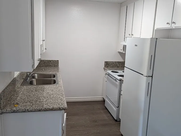 Cordova Apartments — Photo 5