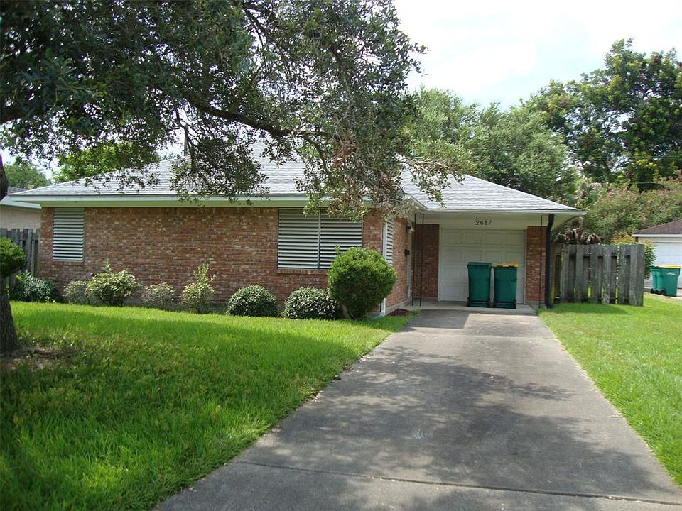 1st image of 2617 Lake Park Dr