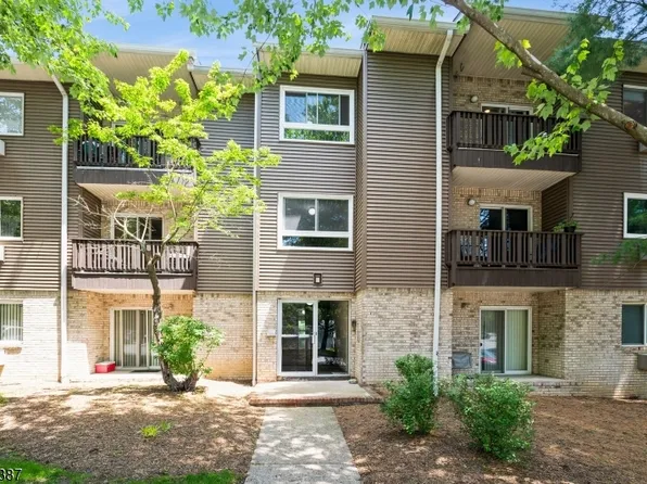 301 Federal Hill Rd, Pompton Lakes Boro, NJ 07442