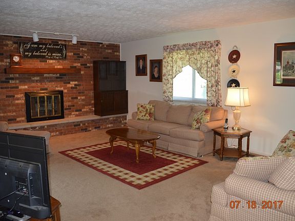 3rd image of 6401 Woodville Dr