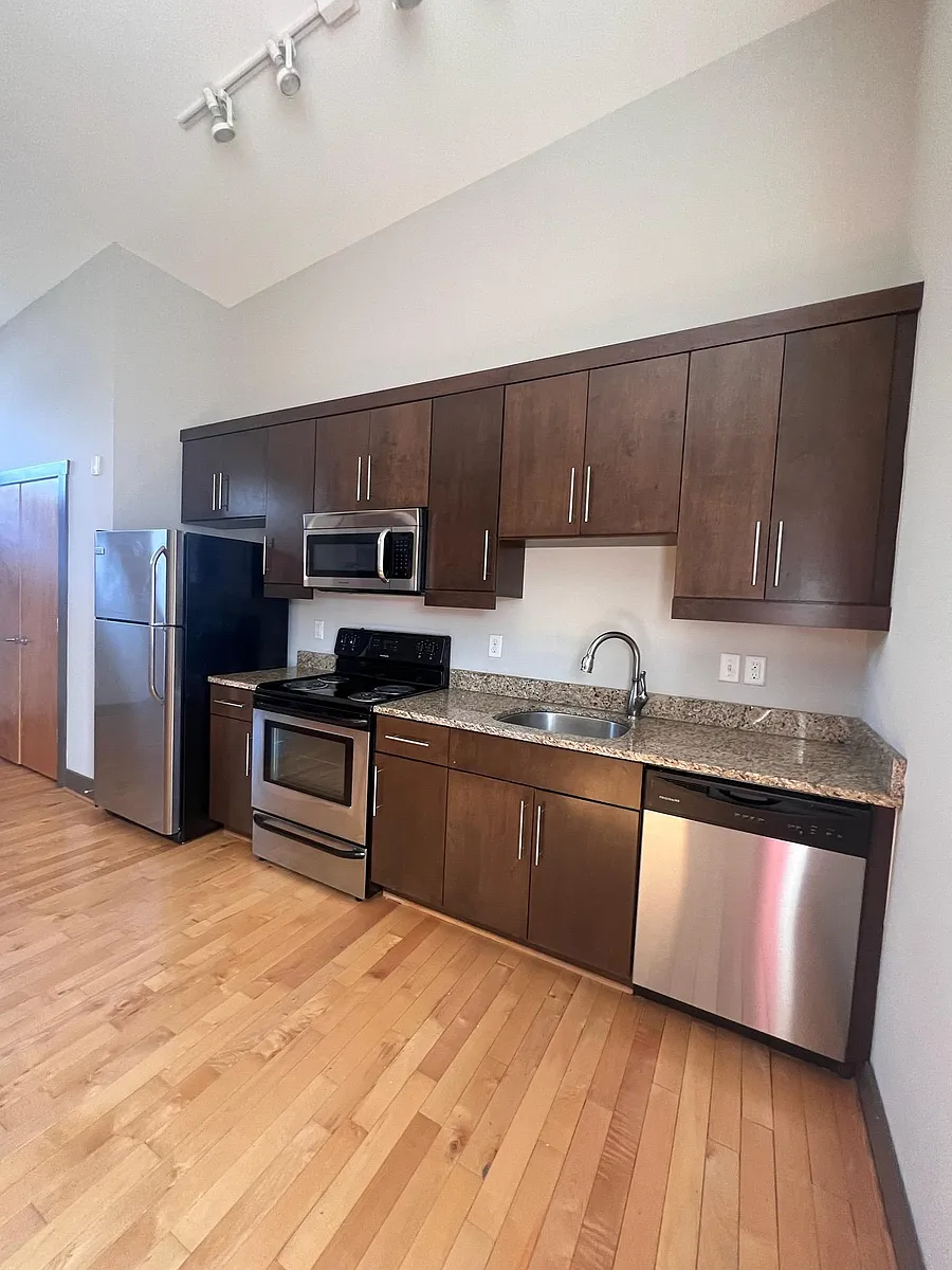 Building Photo - 1125 Bainbridge St #15