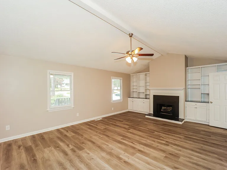 1604 Carriage Hills Dr — Photo 5