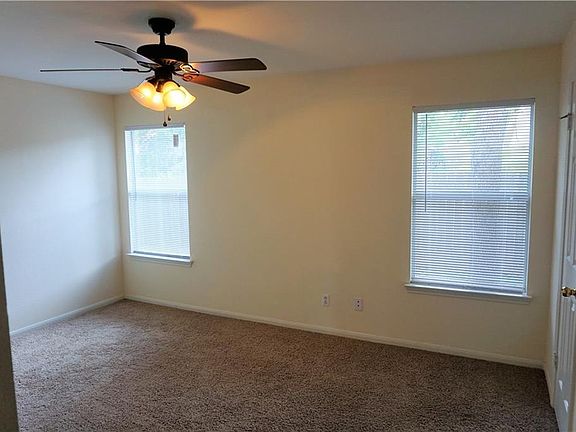 4th image of 25 Shady Bluff Ct