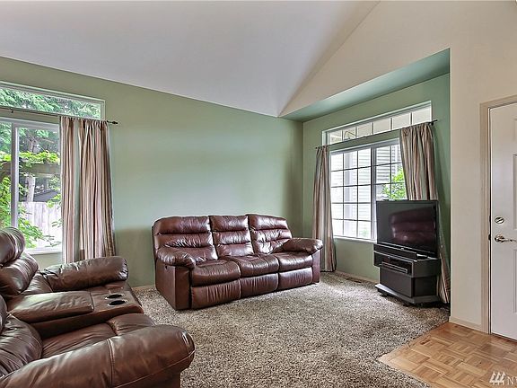 3rd image of 4716 Blueberry Ct SE