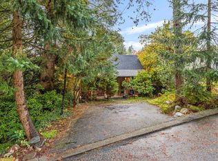 713 East St, North Vancouver, BC V7K1G9