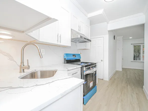 582 Bay Ridge Avenue image 14 of 41