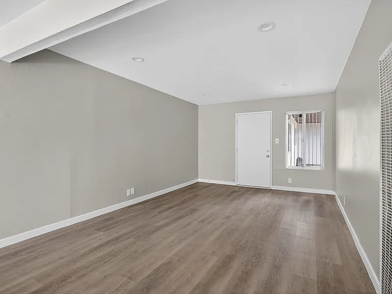 10442 Lampson Avenue — Photo 26