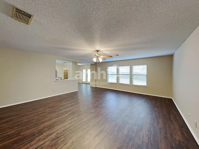 2231 Creekside Bnd — Photo 8