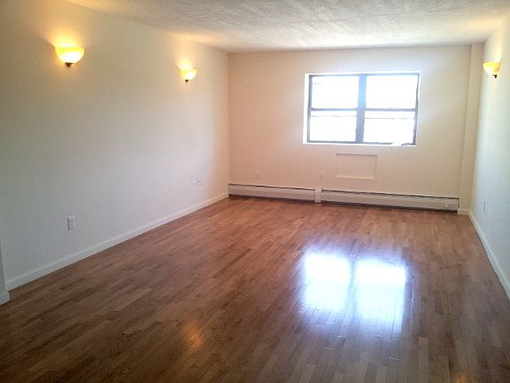 5th image of 12 Brooklyn Ave APT 208