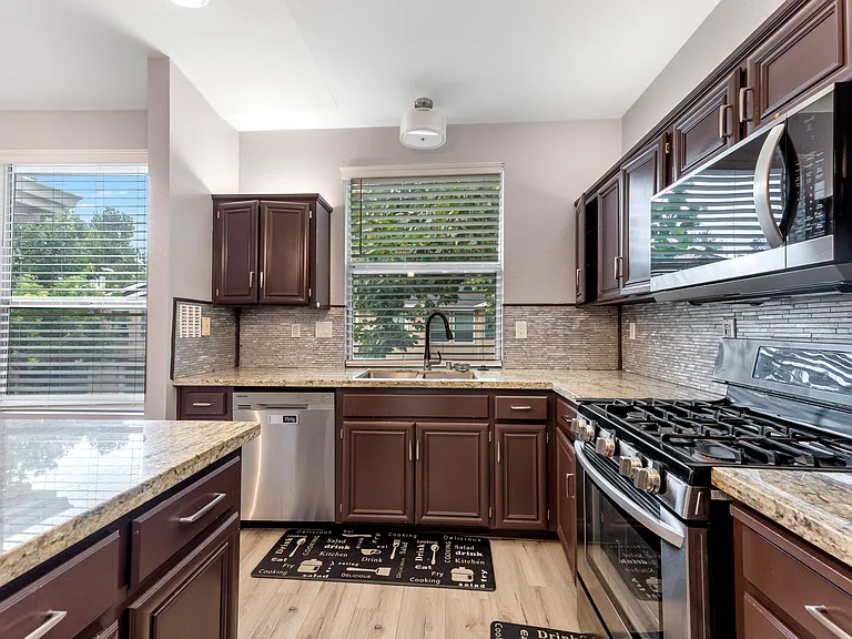 1007 Esparanza Way — Photo 8