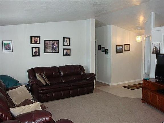 4th image of 775 E Woodland Dr