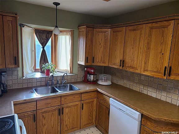 3rd image of 15 Kasper Cres