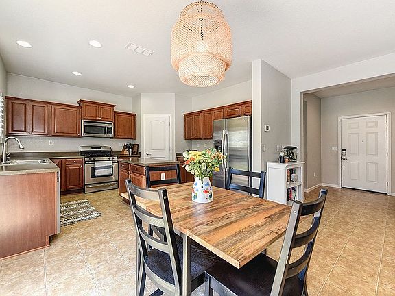 4th image of 308 Trimstone Ct