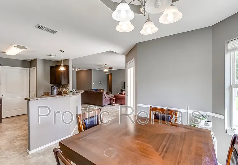 5102 Screaming Eagle Cir — Photo 16