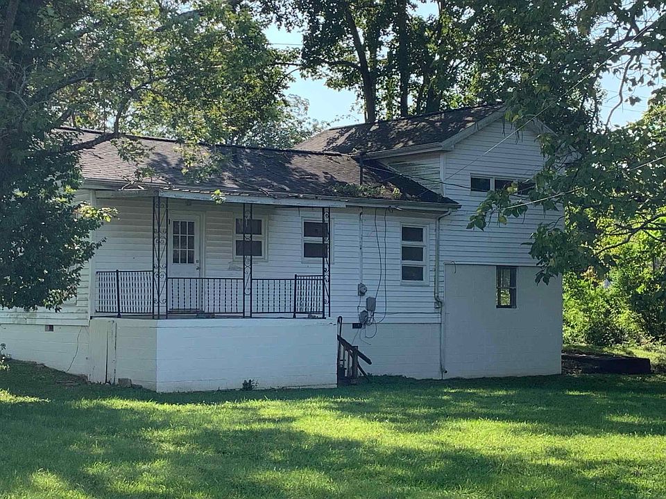 2nd image of 599 N Elm St