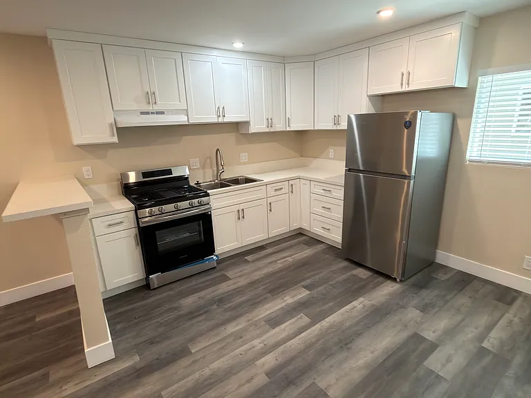1301 Burwood St #2 — Photo 1