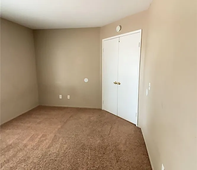 560 Boston St — Photo 8