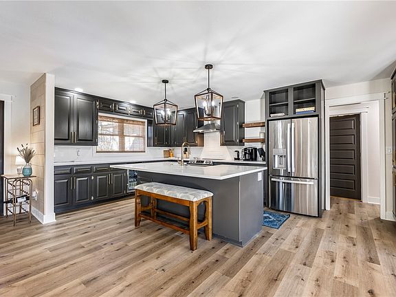 4th image of 84 Churchill Dr