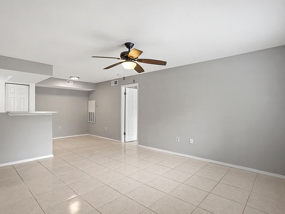 3rd image of 3012 Parkway Blvd APT 203