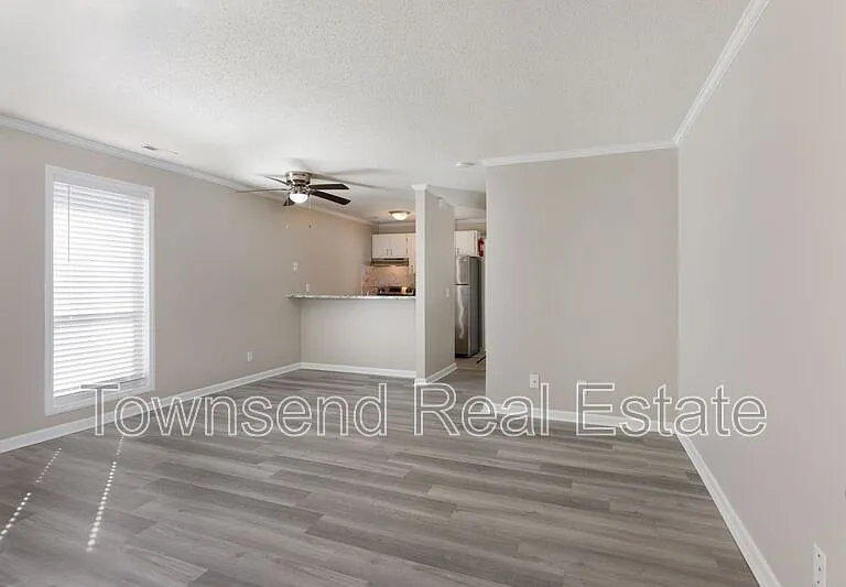 5849A Century Oaks Dr — Photo 1