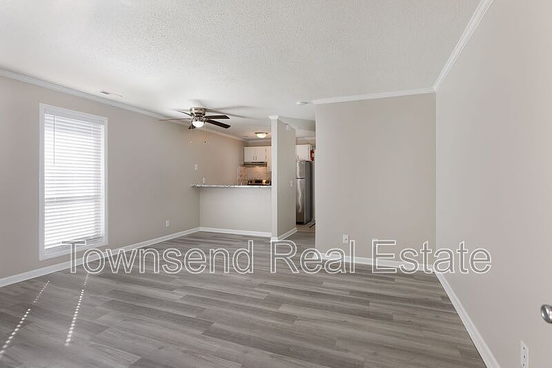 1st image of 5849A Century Oaks Dr
