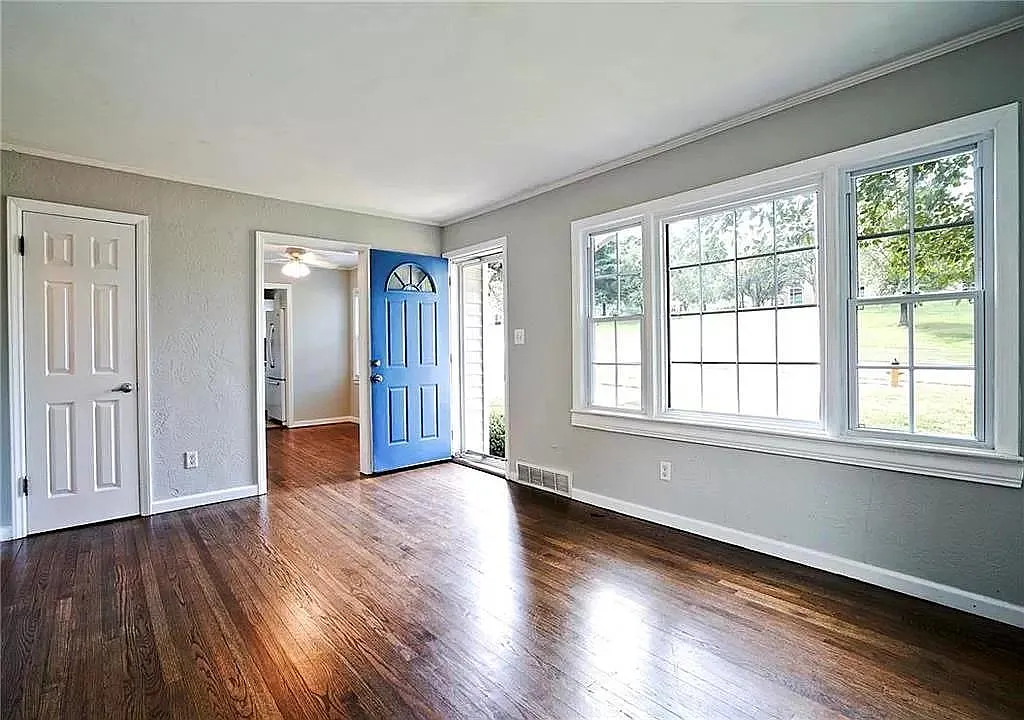 3 bed, 1400 sqft, $2,495 — Photo 2