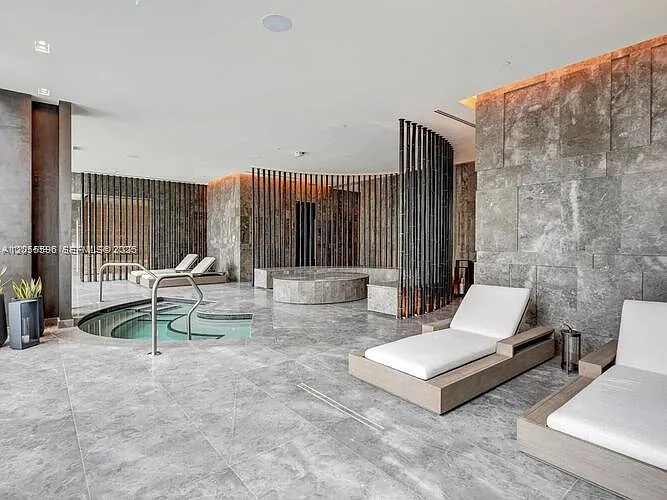 650 NE 32nd St #Penthouse 5201 — Photo 35