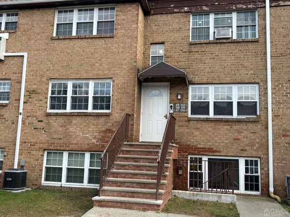 102 College Dr, Edison, NJ 08817