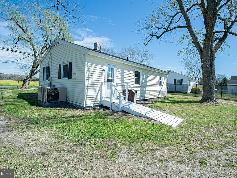 602 E Main St — Photo 8