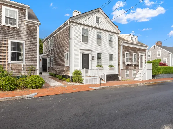 32 Pine St, Nantucket, MA 02554