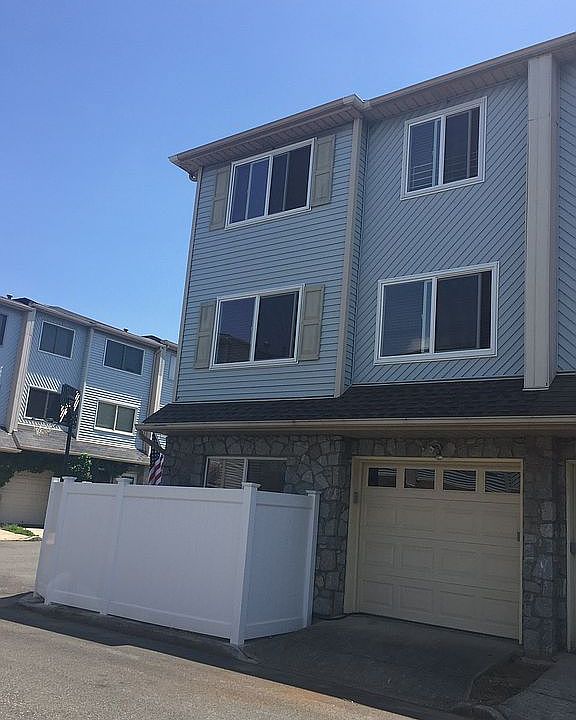 2nd image of 32 Prince Ln