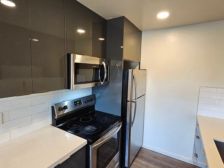 2483 Middlefield Rd — Photo 17