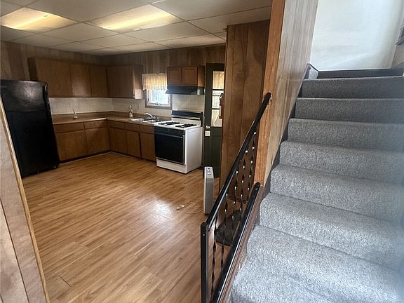 5th image of 303 W Marshall Rd