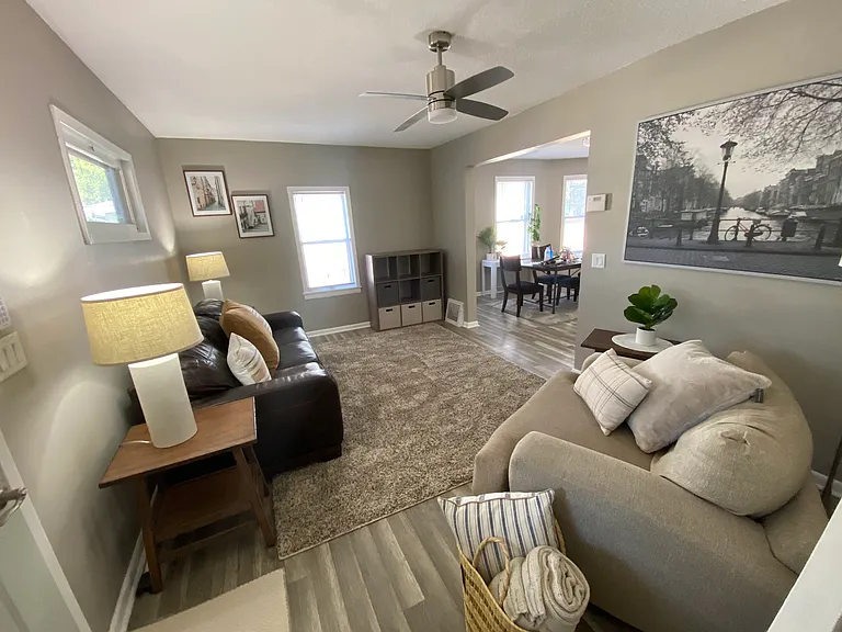 1639 Selby Ave — Photo 2