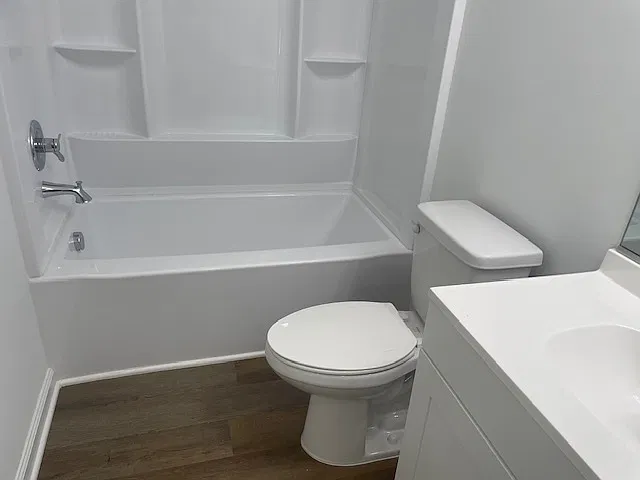 4 bed, 1056 sqft, $2,100 — Photo 3