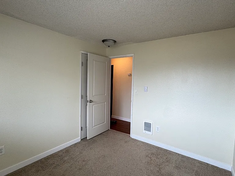 8212 S Bell St #B — Photo 9
