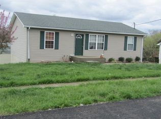 908 Cedarcrest Dr, Vine Grove, KY 40175