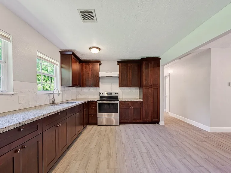 3031 Groton Dr — Photo 5