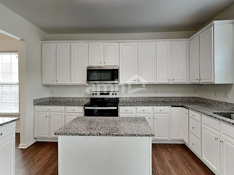 7009 Pine Cone Ln — Photo 3