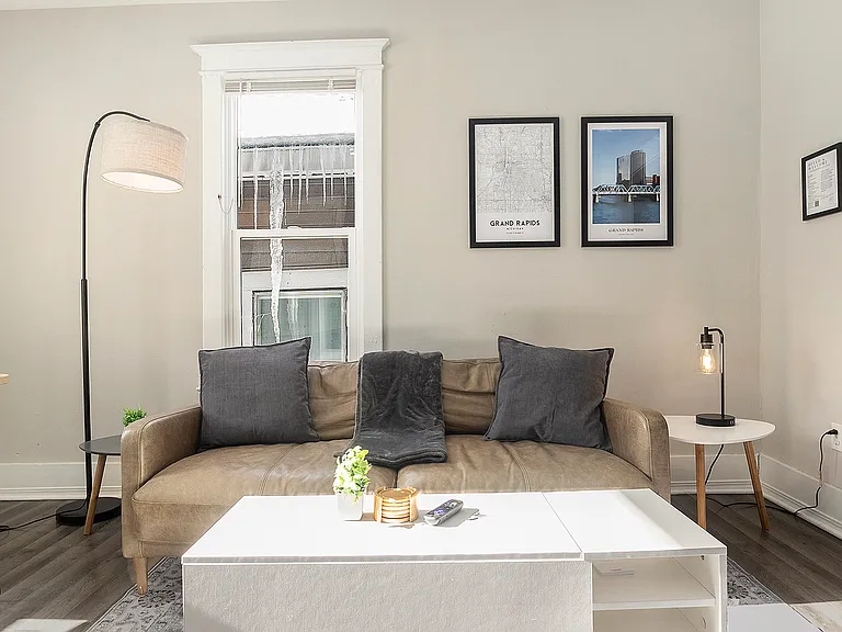 415 6th St NW #1 — Photo 9