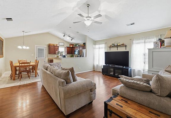 4th image of 3229 Creek Path Ln