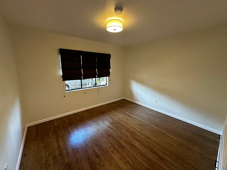 1624 Scott Ave — Photo 12