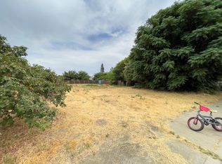 838 S Kern Ave, Farmersville, CA 93223